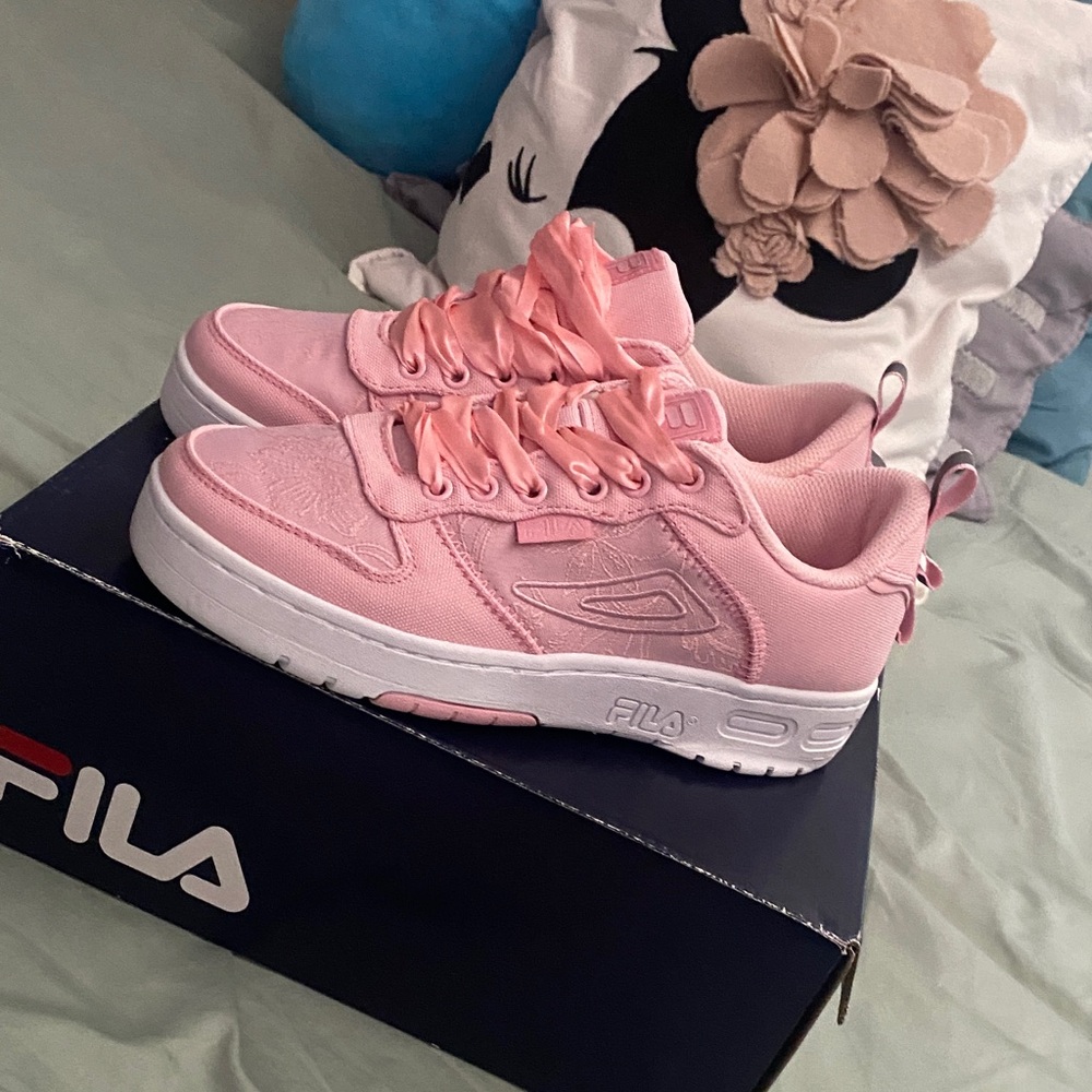 SOLD-Fila Light Pink LNX-100 Valentine’s Day